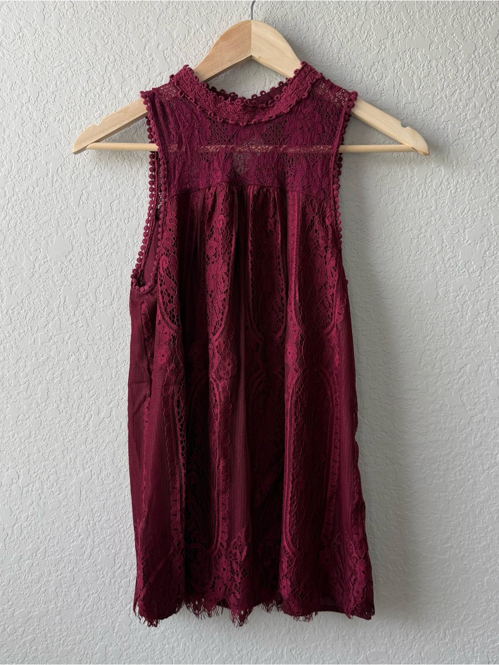 Altar'd State Burgundy Lace Sleeveless Mock Neck Top‎